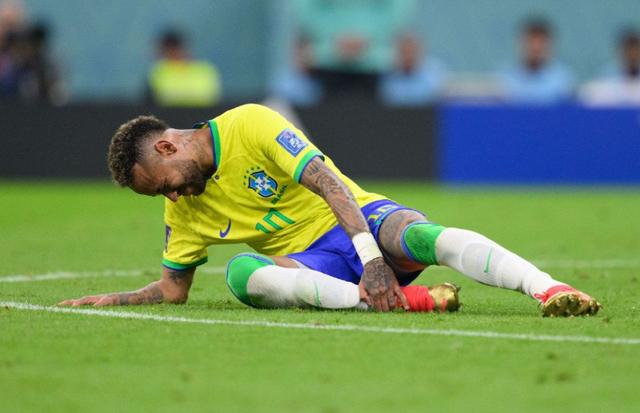 热门手游推荐 内马尔遭遇五持续失利，皇家马德里教练压力巨大！