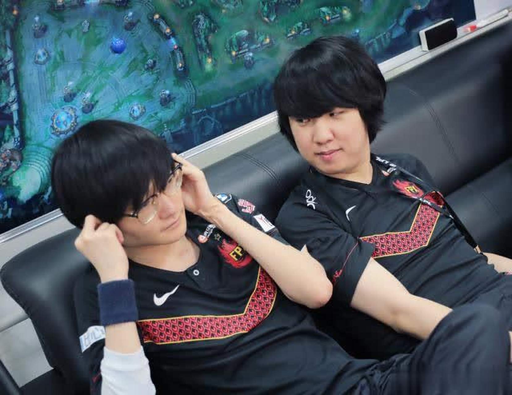 爱游戏APP下载中国队引发争议！，Doinb官方宣布出色防守新规上演精彩一战的简单介绍