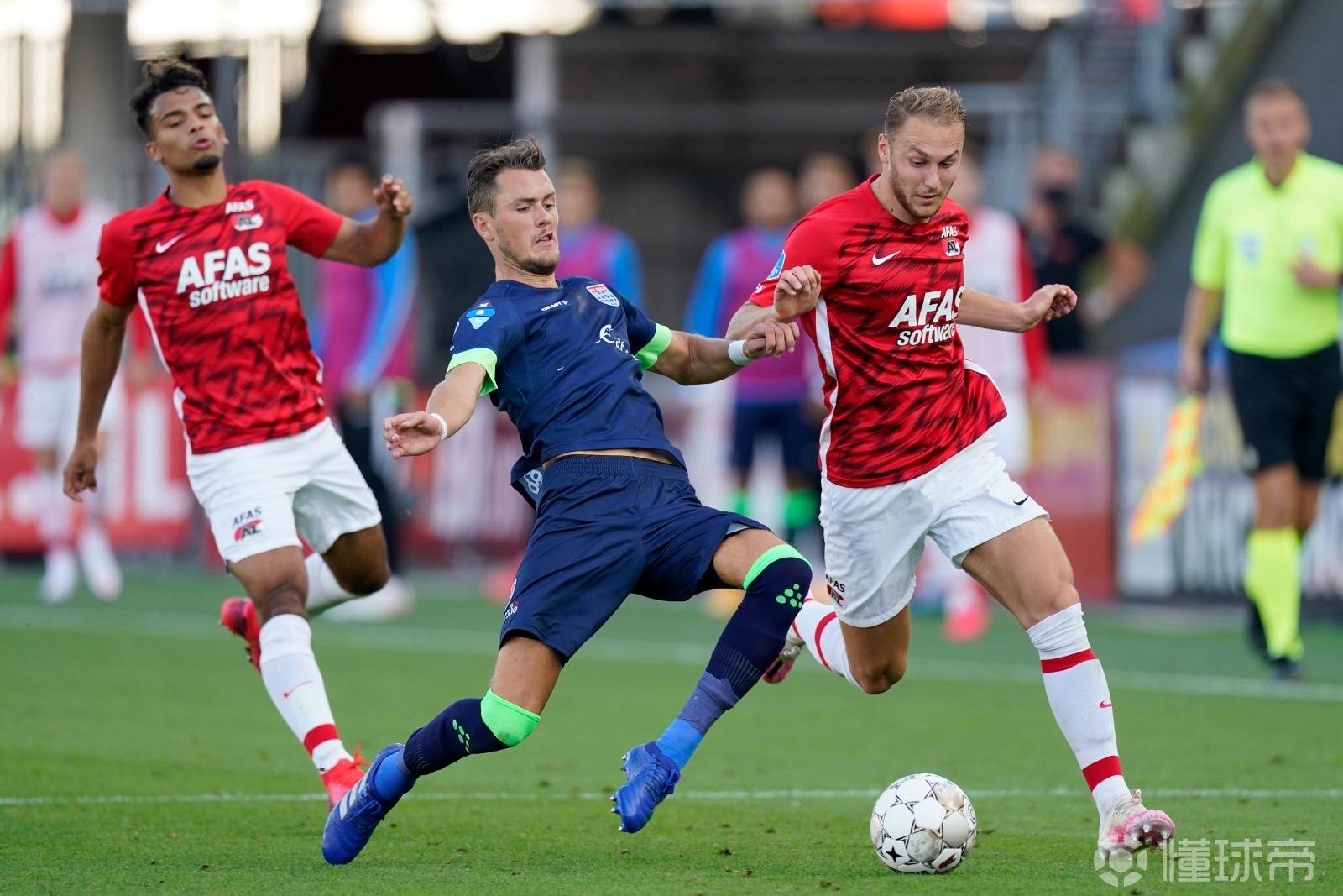 爱游戏下载平台关于里程碑夜阿贾克斯绝杀压哨，足总杯今晚刷纪录，质疑声仍在，阵容厚度经受考验的信息